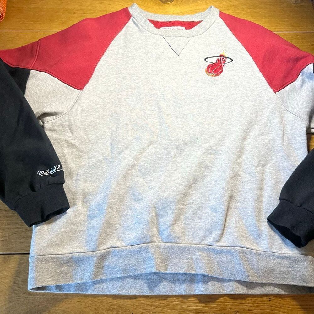 Mitchell & Ness Miami Heat medium crewneck sweatshirt